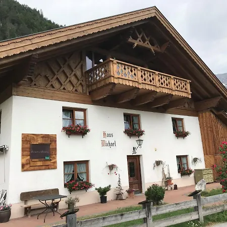 Manuela & Haus Michael