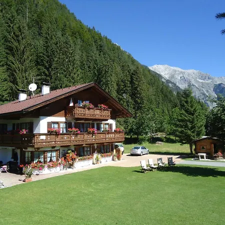 Manuela & Haus Michael