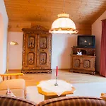 Manuela & Haus Michael لوتاش